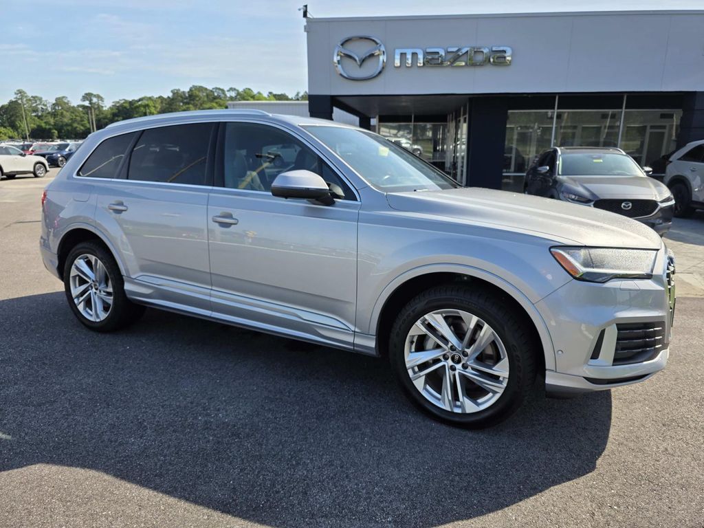 2021 Audi Q7 45 Premium quattro Tiptronic's photo
