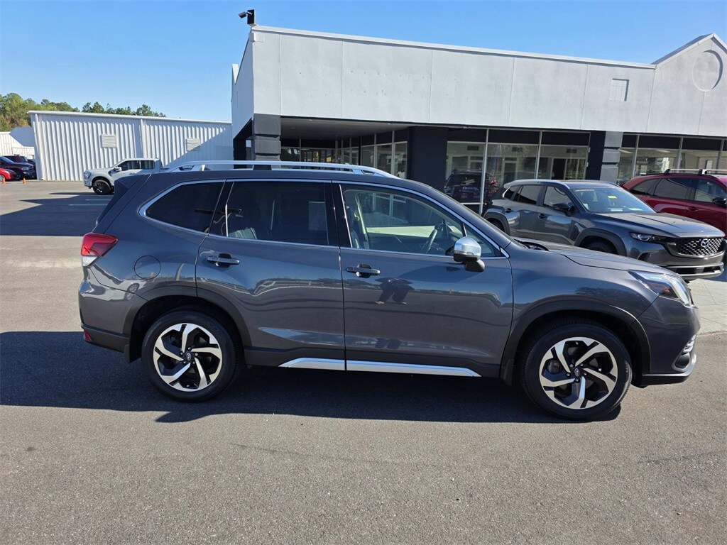 2022 Subaru Forester Touring photo 2