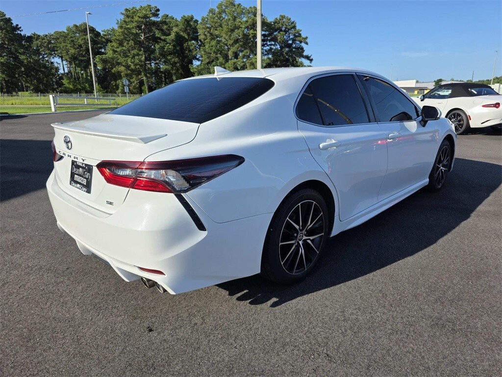 2022 Toyota Camry SE photo 3