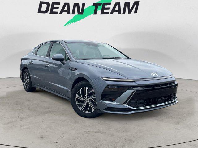 2026 Hyundai Sonata Hybrid Blue's photo