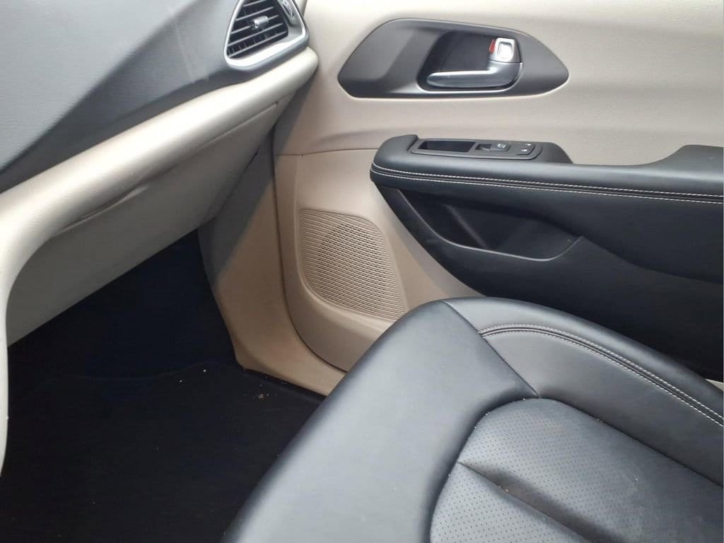 2024 Chrysler Pacifica Touring L - Photo 23