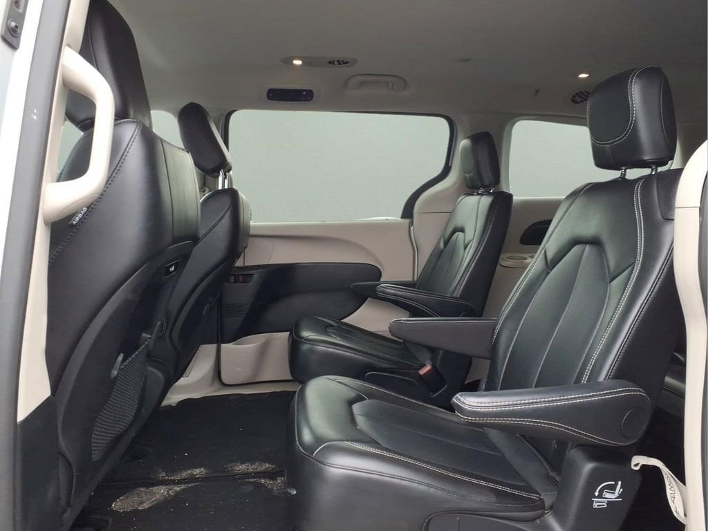 2024 Chrysler Pacifica Touring L - Photo 5