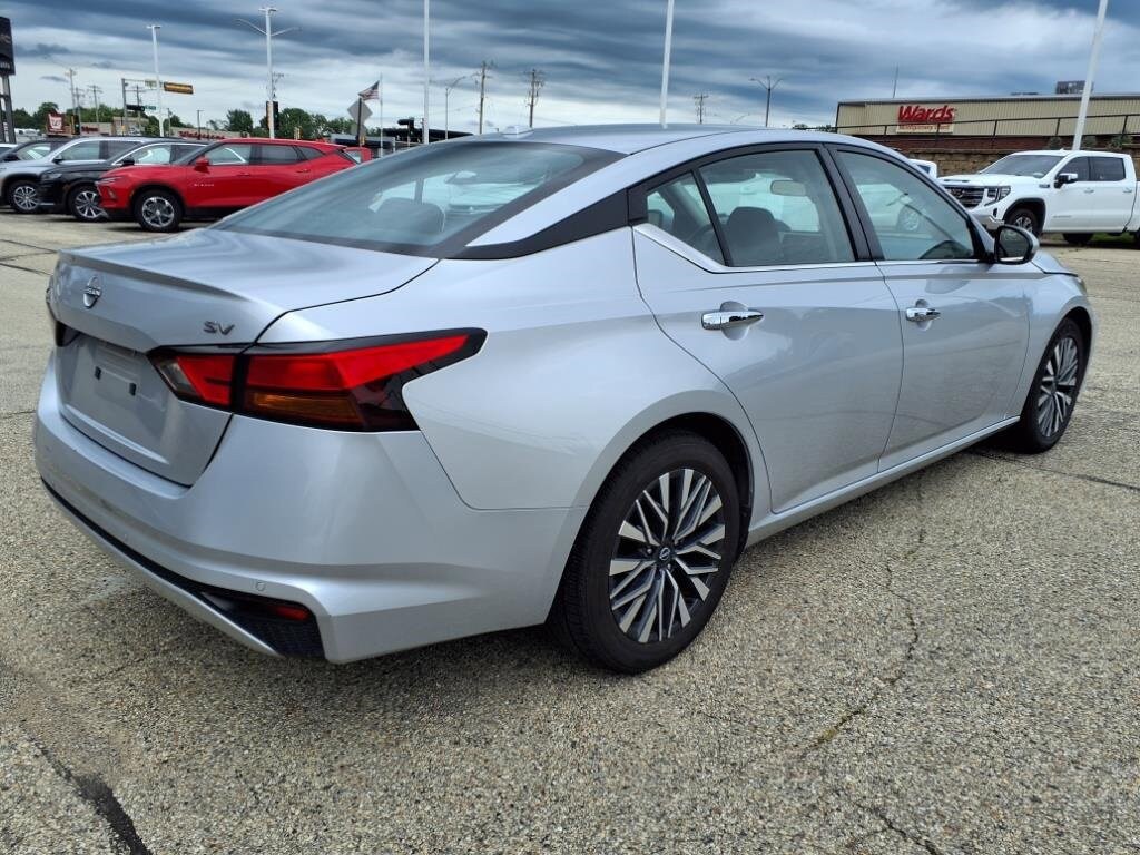 2023 Nissan Altima 2.5 SV photo 3