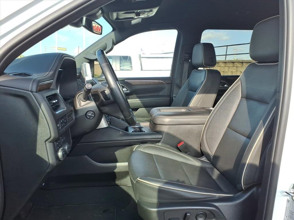 2024 Chevrolet Suburban Premier photo 3