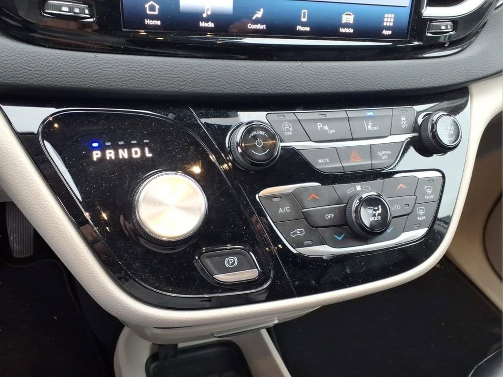 2024 Chrysler Pacifica Touring L - Photo 10