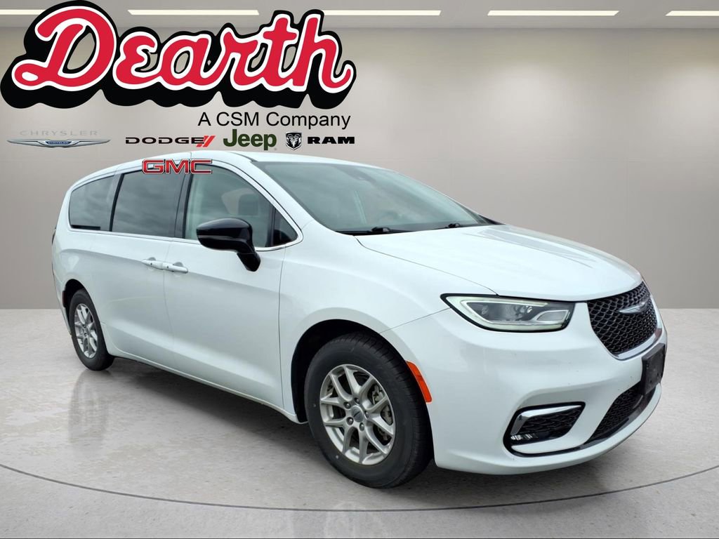 2024 Chrysler Pacifica Touring L's photo