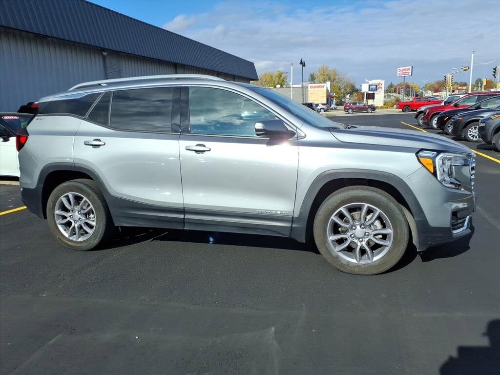 2024 Gmc Terrain SLT photo 2