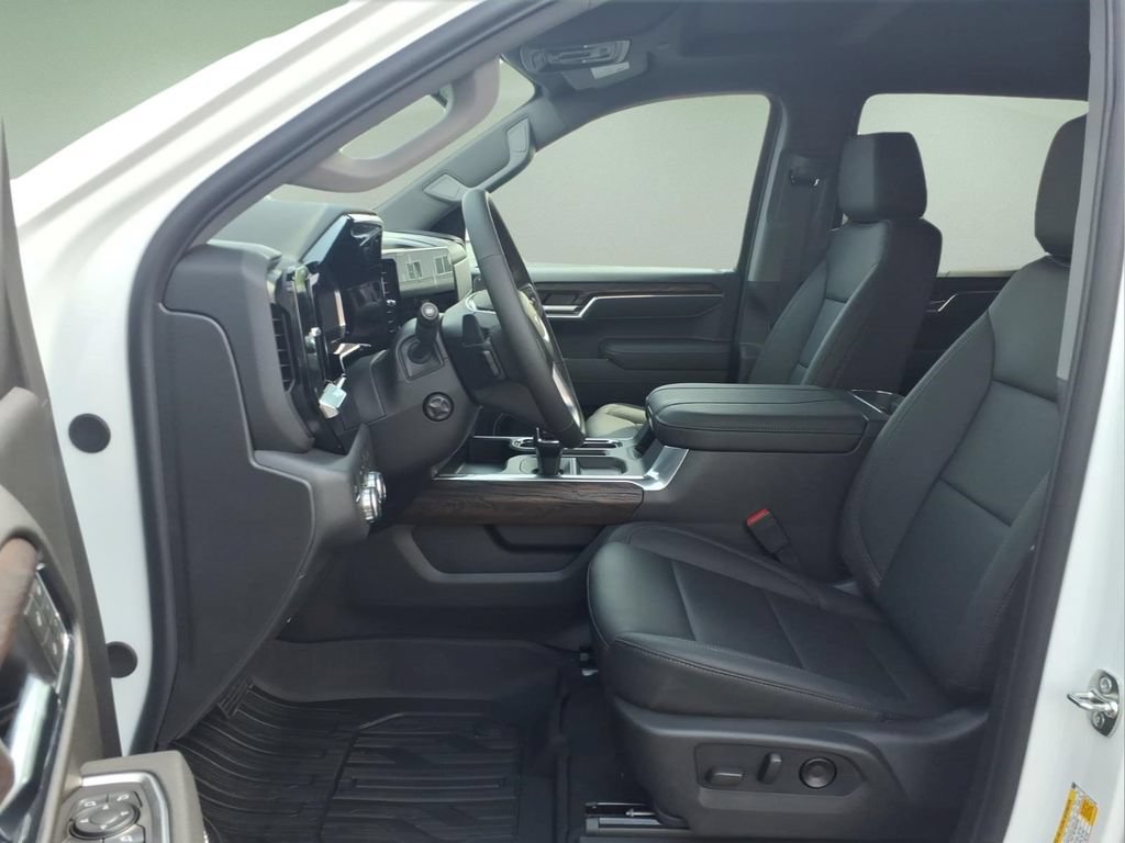 2026 GMC Sierra 1500 SLT - Photo 4