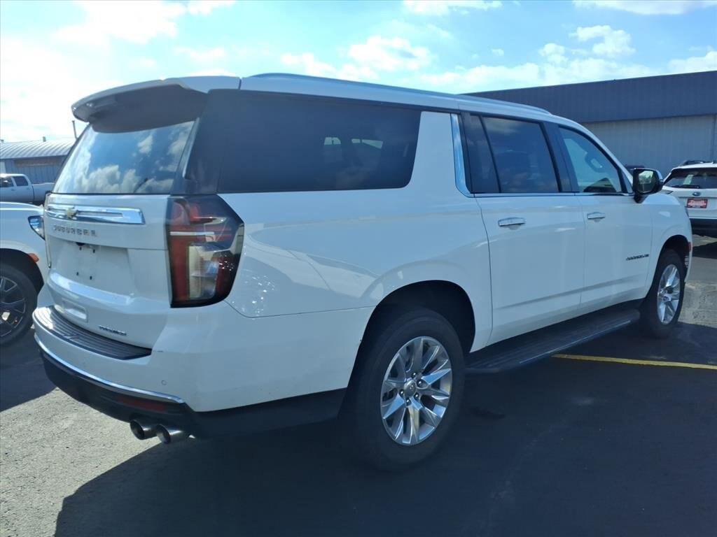 2024 Chevrolet Suburban Premier photo 2
