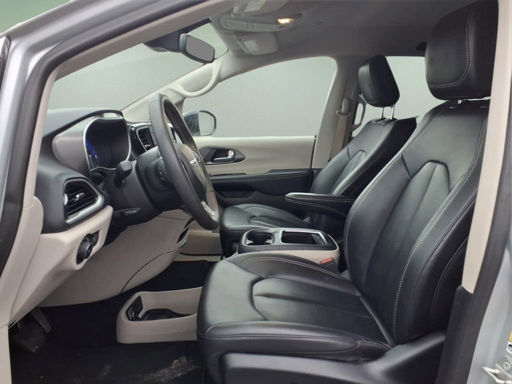 2024 Chrysler Pacifica Touring L - Photo 4