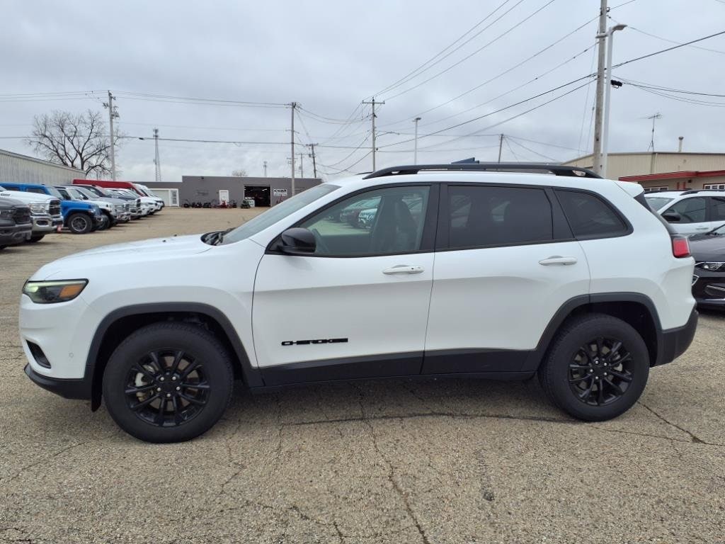 Used 2023 Jeep Cherokee Altitude Lux