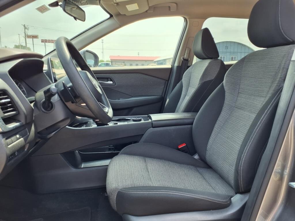 2023 Nissan Rogue SV photo 4