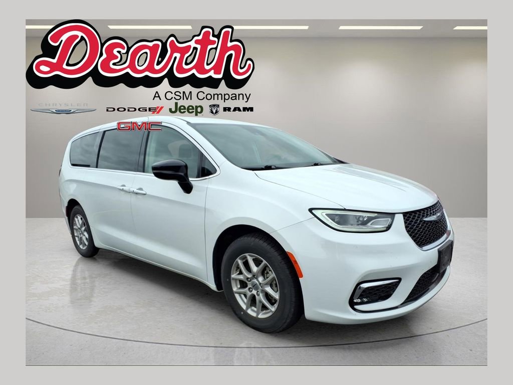 2024 Chrysler Pacifica Touring L's photo