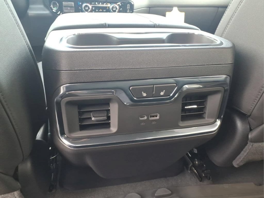 2026 GMC Sierra 1500 SLT - Photo 7