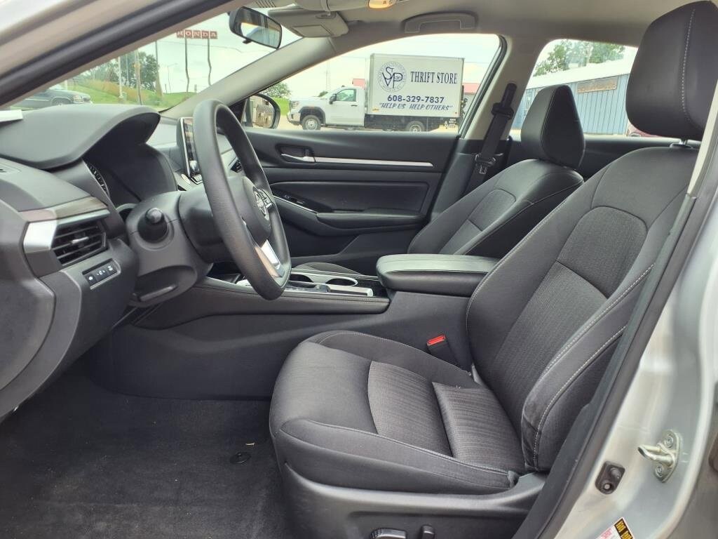 2023 Nissan Altima 2.5 SV photo 4