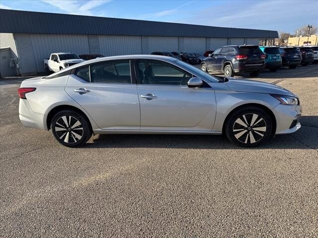 Used 2022 Nissan Altima SV with VIN 1N4BL4DW3NN344430 for sale in Monroe, WI