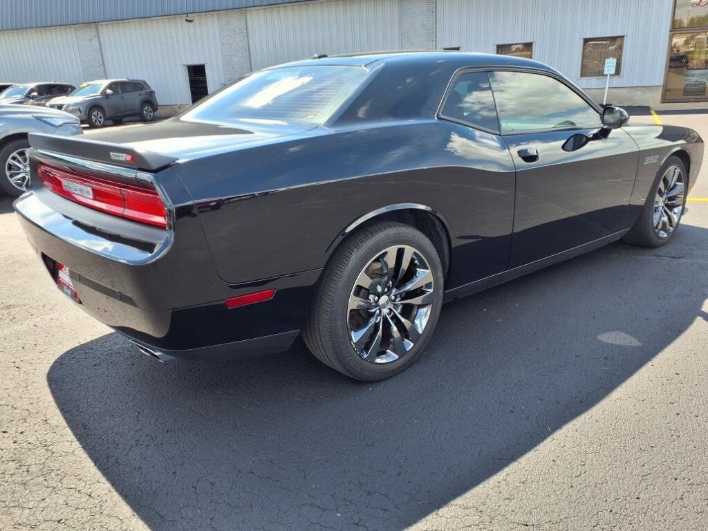 2014 Dodge Challenger SRT8 Core photo 3