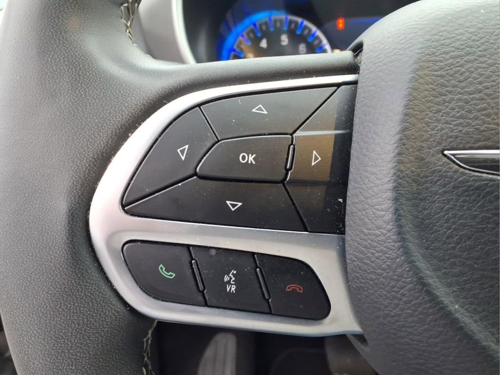 2024 Chrysler Pacifica Touring L - Photo 19