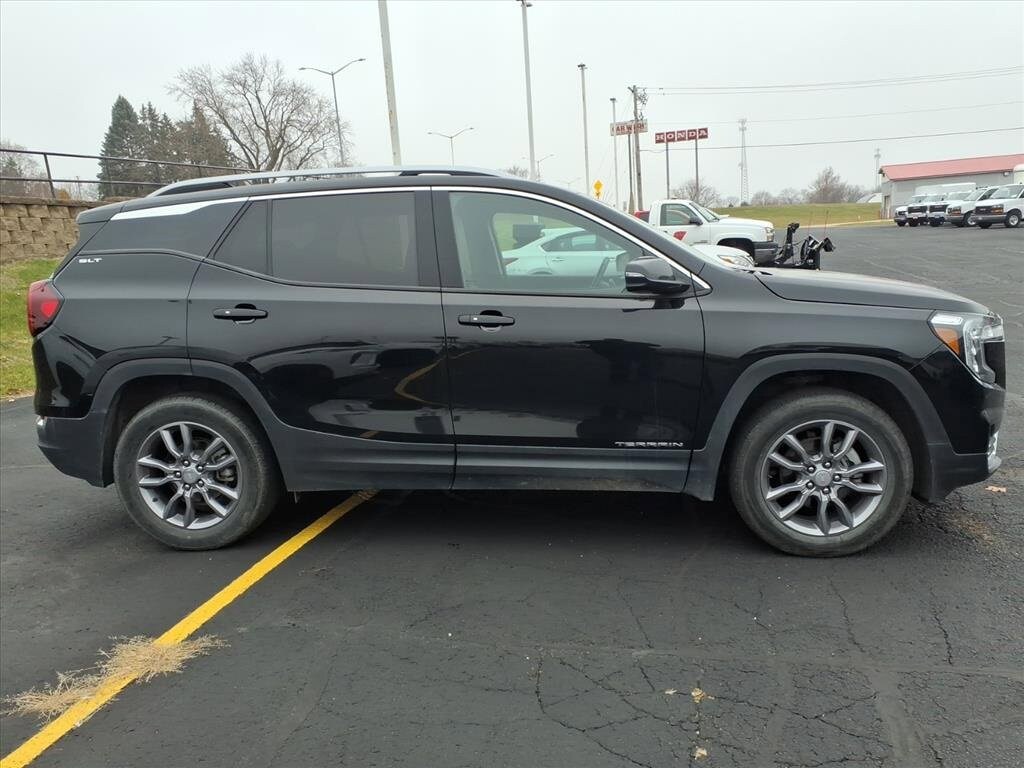 2024 Gmc Terrain SLT photo 2