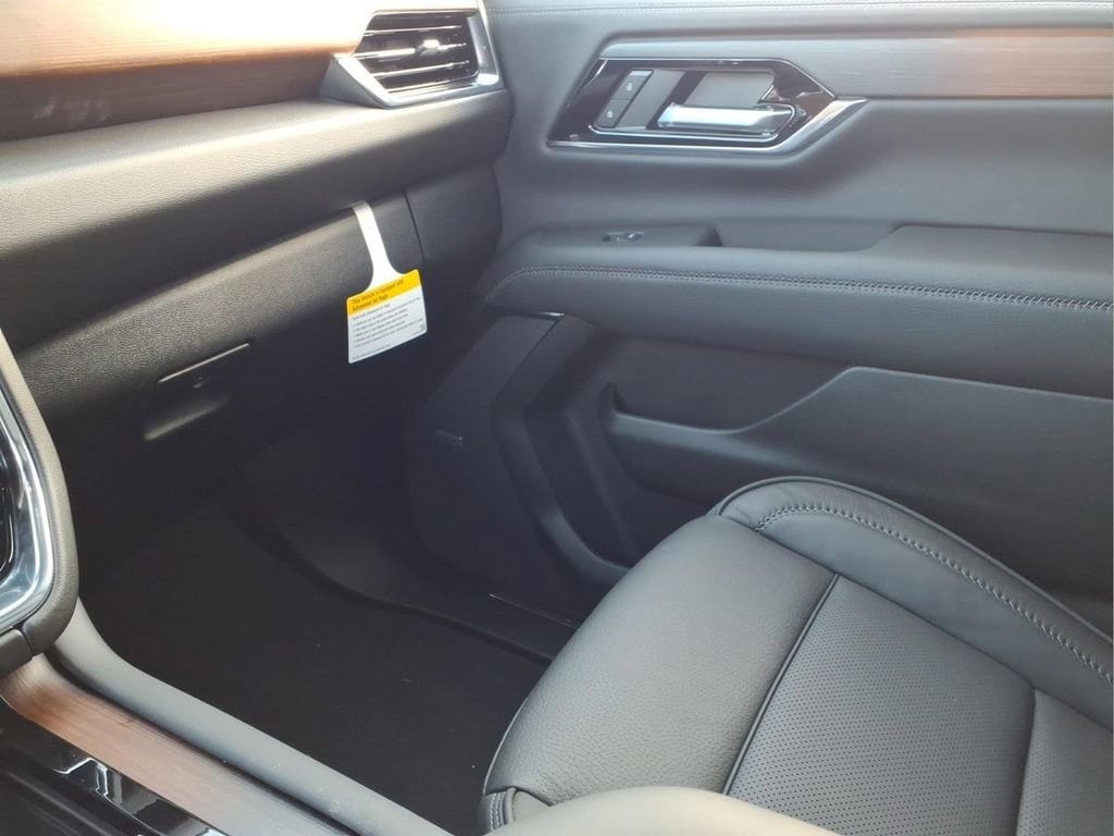 2026 GMC Yukon Denali - Photo 14