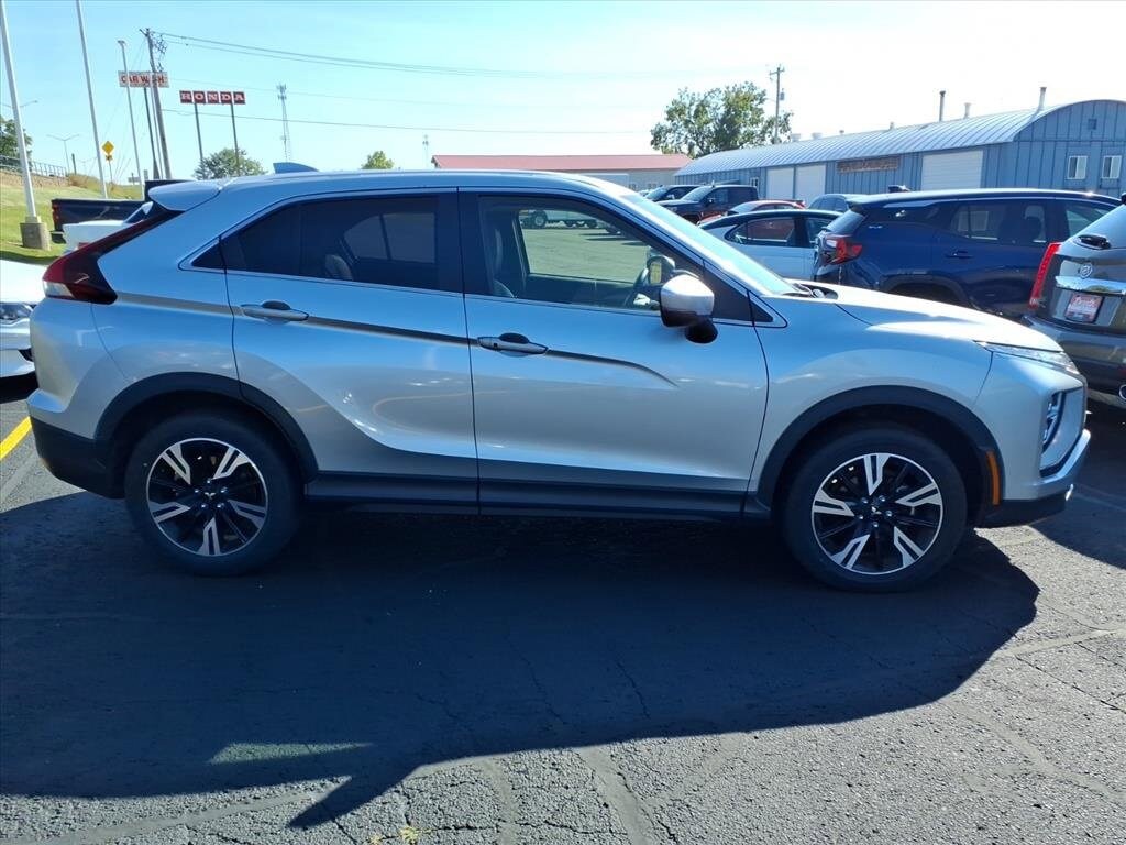 2024 Mitsubishi Eclipse Cross SE photo 2