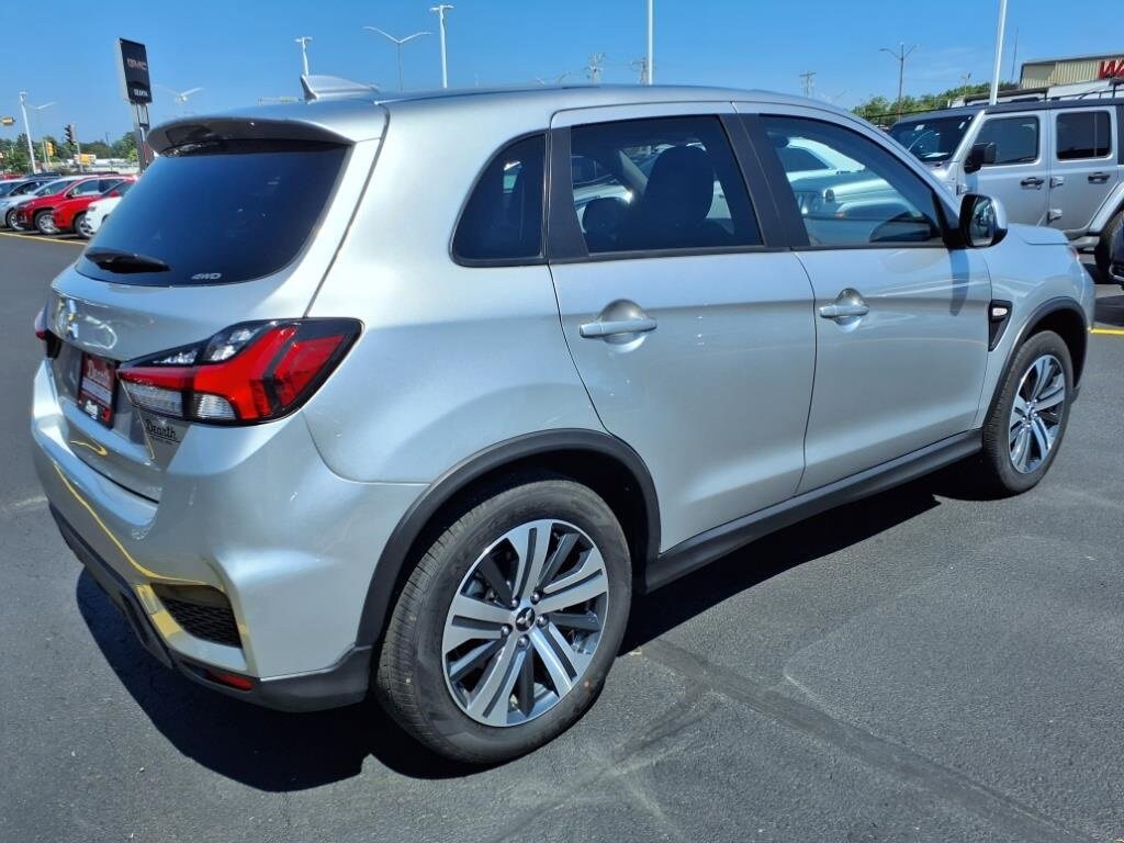 2024 Mitsubishi Outlander Sport S photo 3