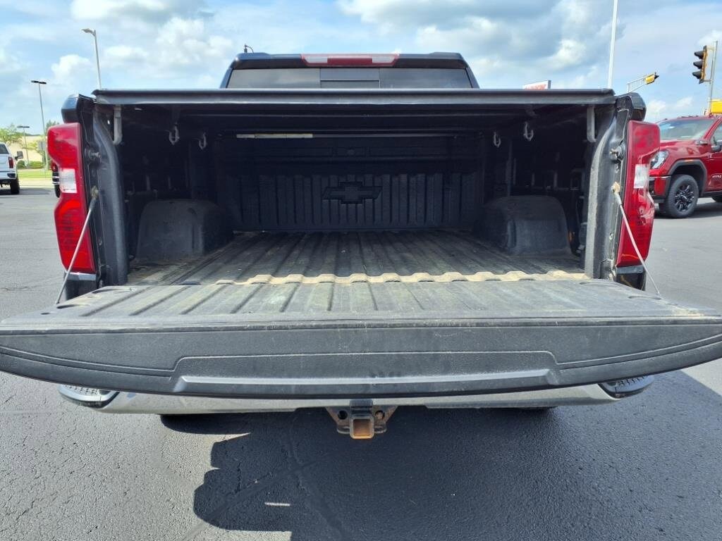 2019 Chevrolet Silverado 1500 LT photo 4