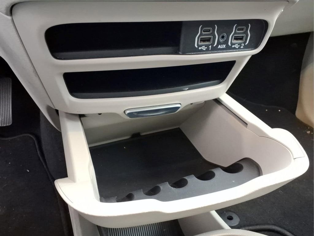 2024 Chrysler Pacifica Touring L - Photo 12