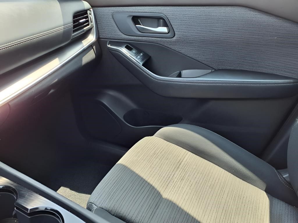 2023 Nissan Rogue SV - Photo 26