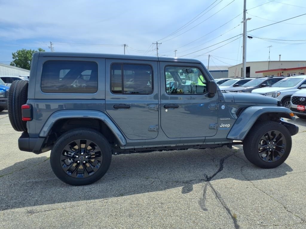 2024 Jeep Wrangler 4xe Sahara photo 2