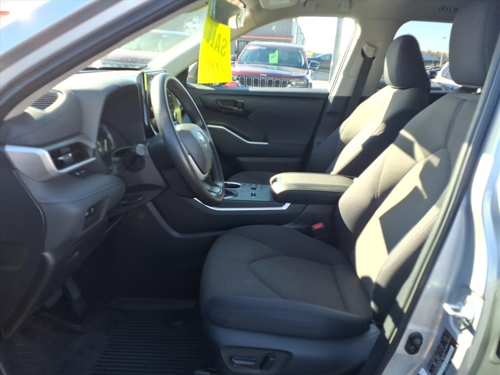 Used 2023 Toyota Highlander L SUV