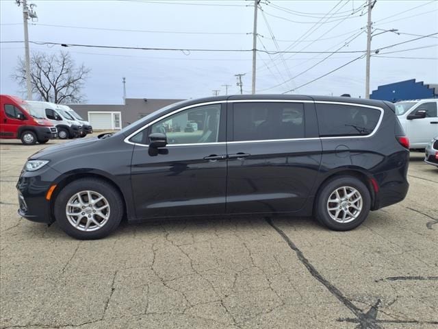 Used 2023 Chrysler Pacifica Touring L with VIN 2C4RC1BG2PR532462 for sale in Monroe, WI