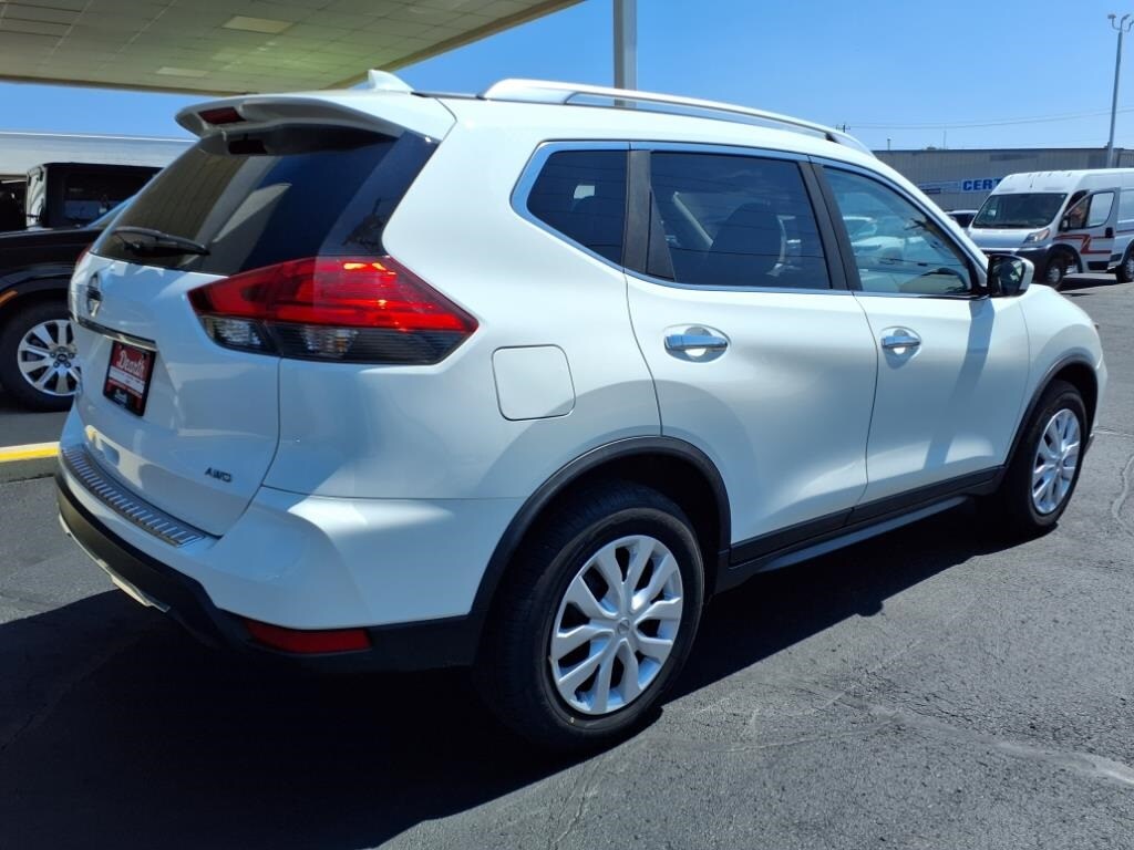 2017 Nissan Rogue S photo 3