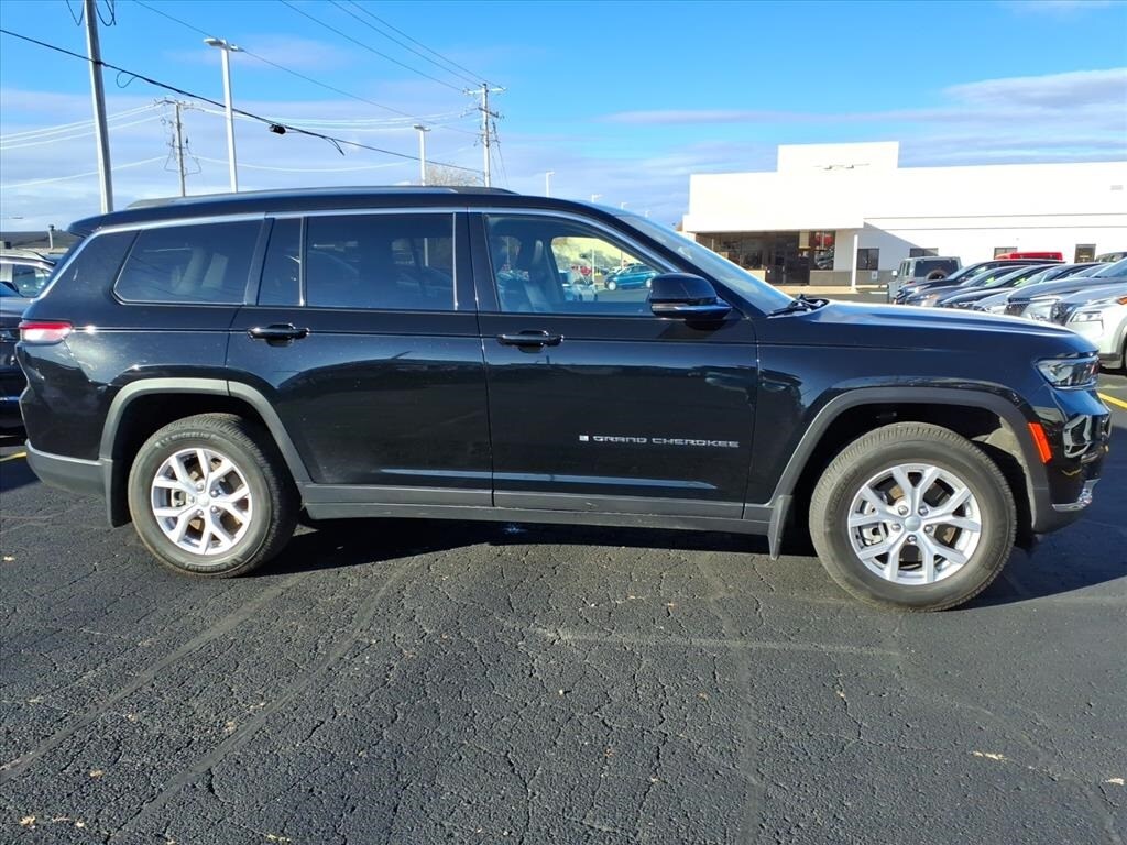 2022 Jeep Grand Cherokee Limited photo 2