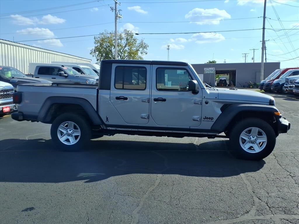 2020 Jeep Gladiator Sport photo 2