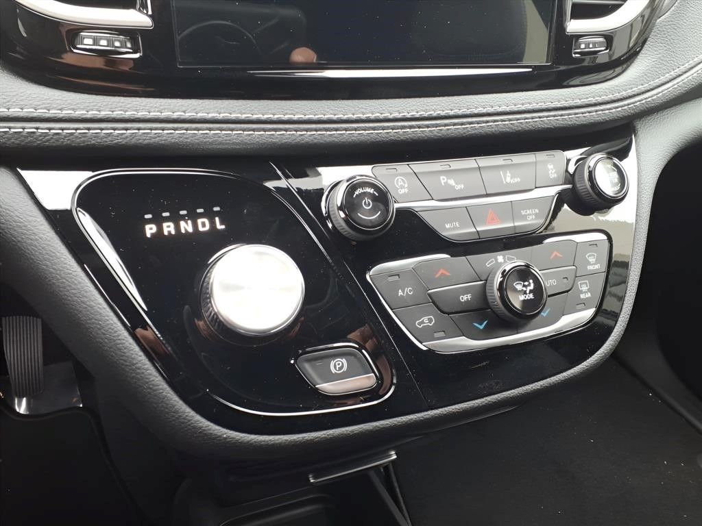 2026 Chrysler Pacifica Select - Photo 10