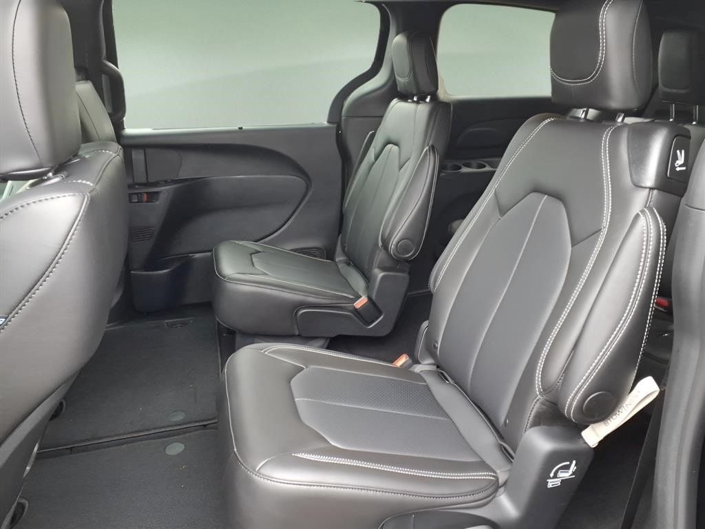 2026 Chrysler Pacifica Select - Photo 7