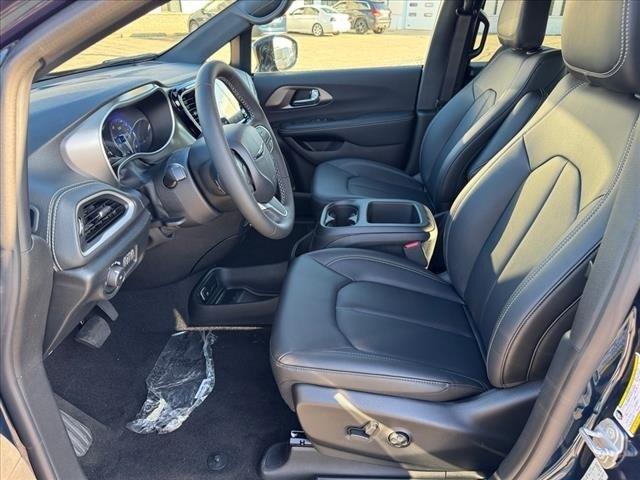 2025 Chrysler Pacifica photo 4