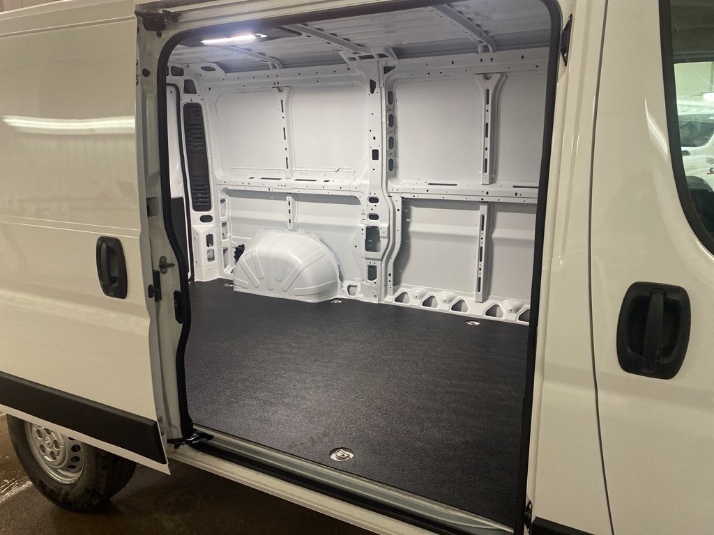 New 2025 Ram ProMaster PROMASTER 1500 TRADESMAN CARGO VAN LOW ROOF 136' W Cargo Van