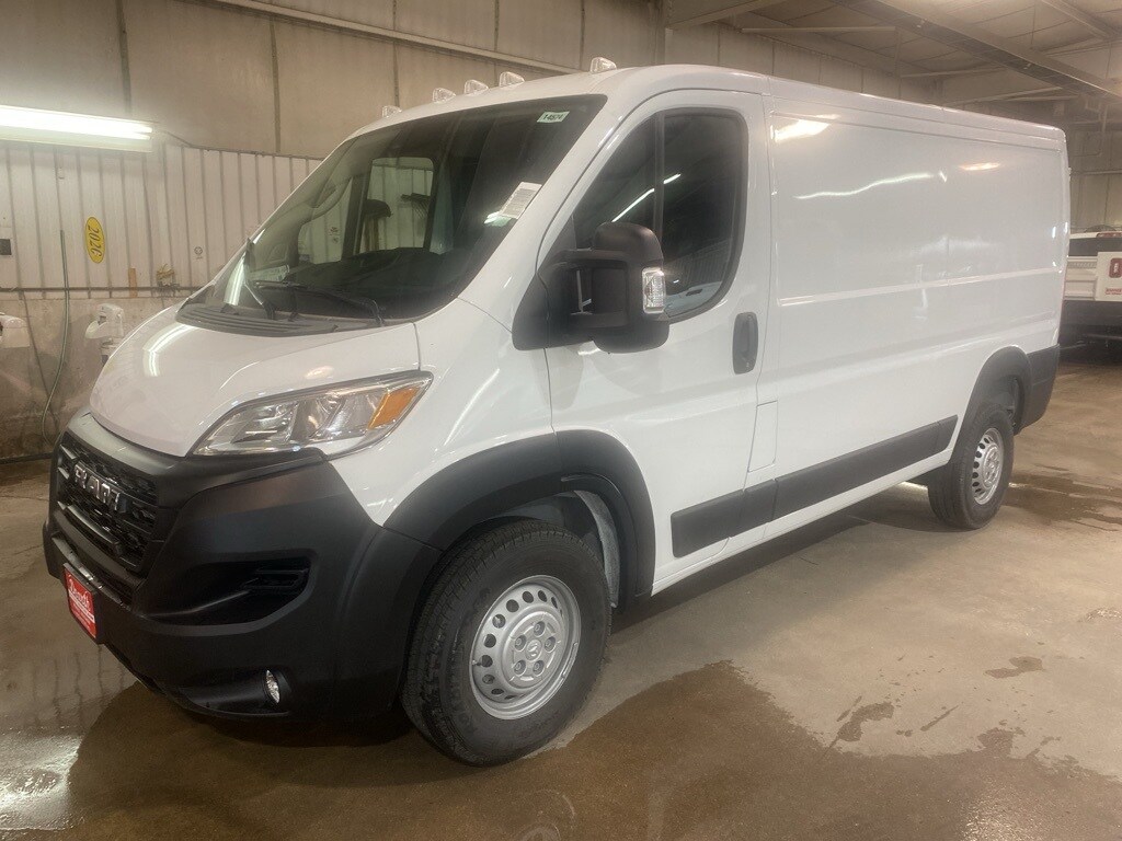 New 2025 Ram ProMaster PROMASTER 1500 TRADESMAN CARGO VAN LOW ROOF 136' W Cargo Van