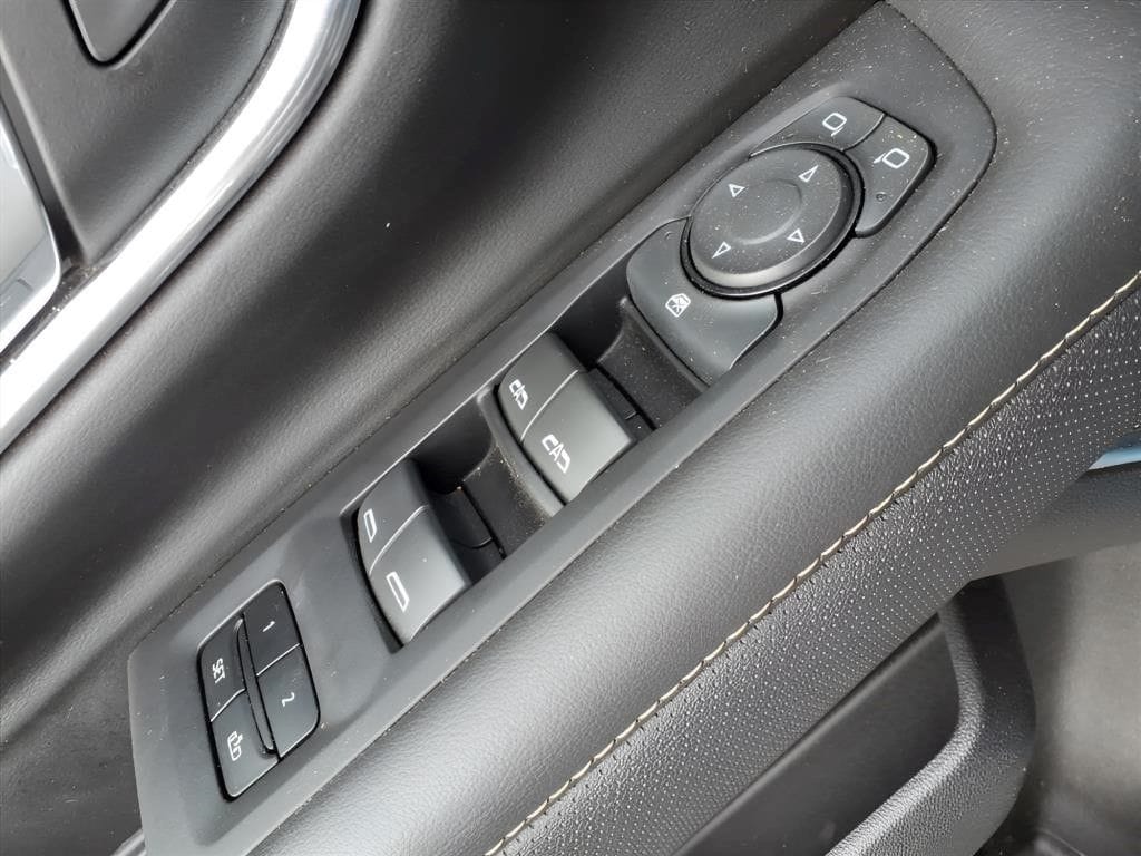 2024 GMC Yukon SLT - Photo 17