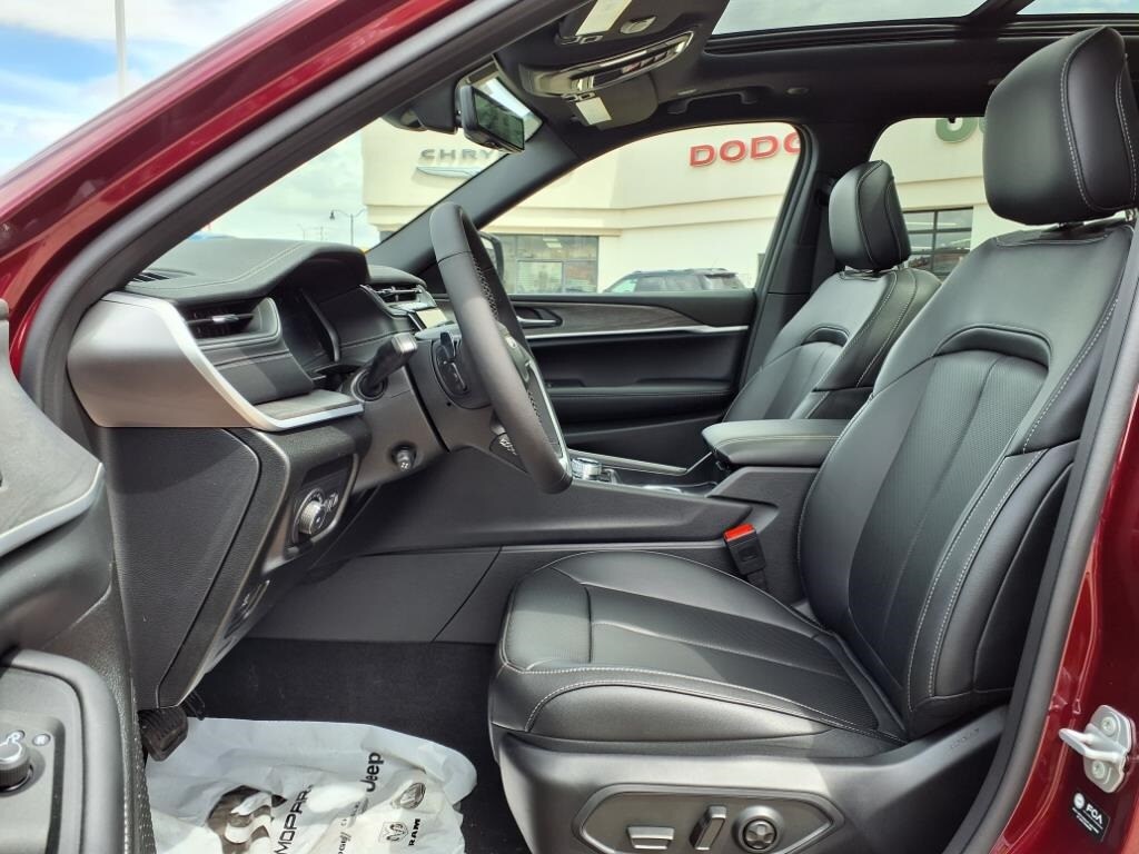 2025 Jeep Grand Cherokee L photo 4