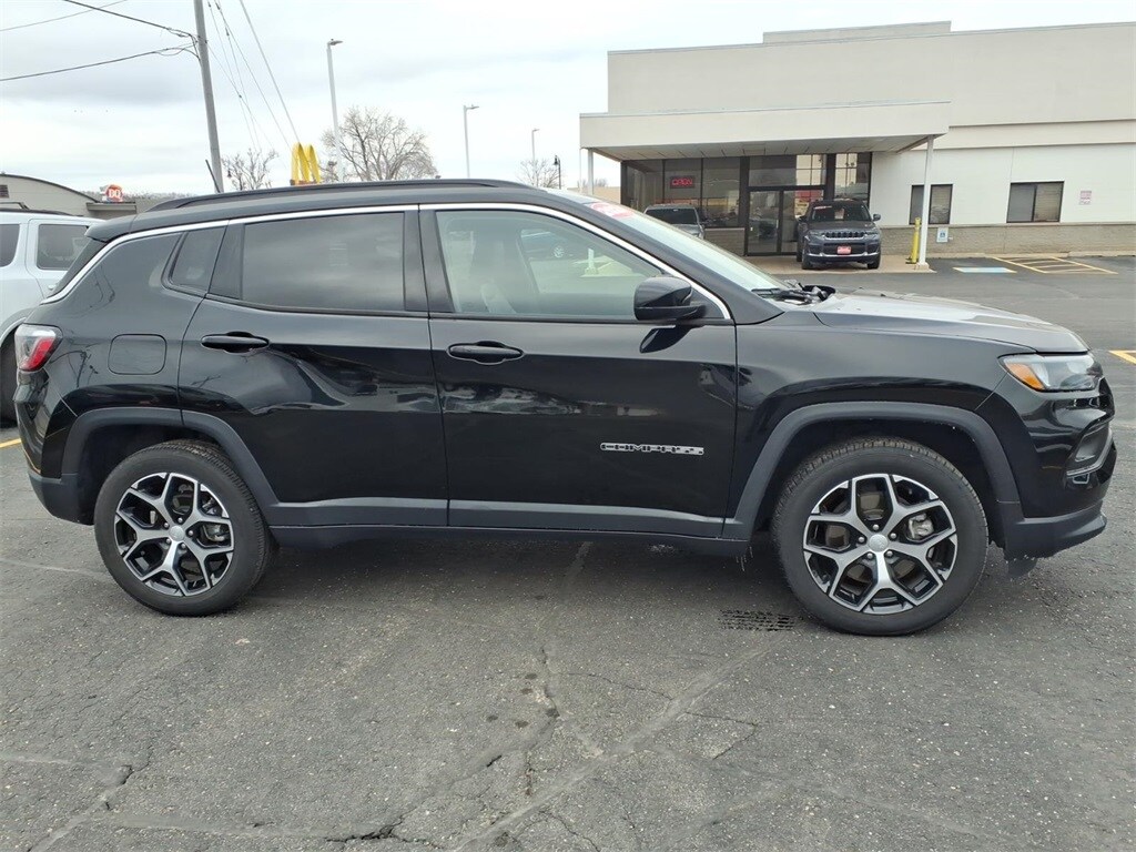 Used 2024 Jeep Compass Latitude SUV