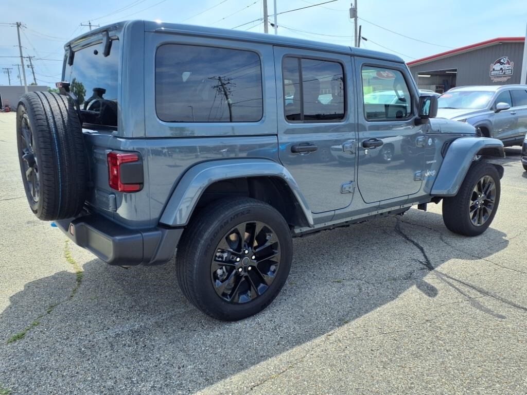 2024 Jeep Wrangler 4xe Sahara photo 3