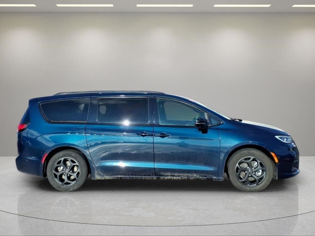 Used 2024 Chrysler Pacifica PHEV Select with VIN 2C4RC1S73RR102734 for sale in Monroe, WI