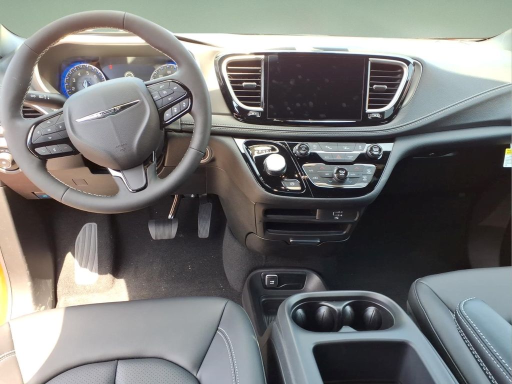 2026 Chrysler Pacifica Select - Photo 8