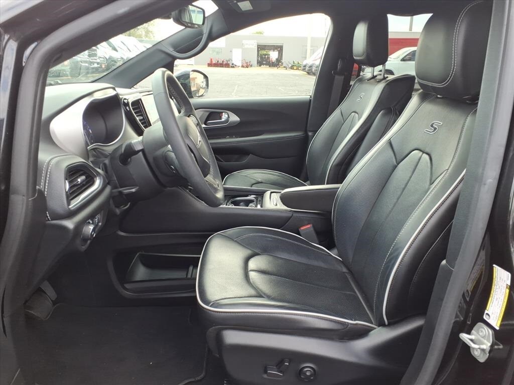 2023 Chrysler Pacifica Limited photo 3