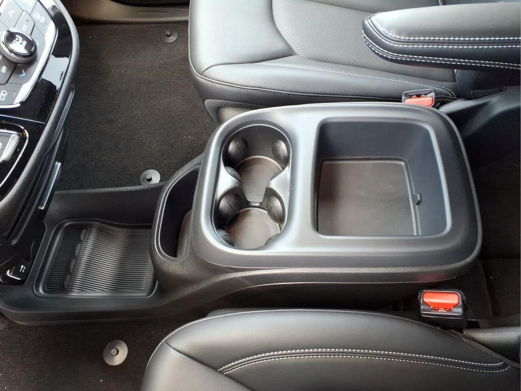 2026 Chrysler Pacifica Select - Photo 14
