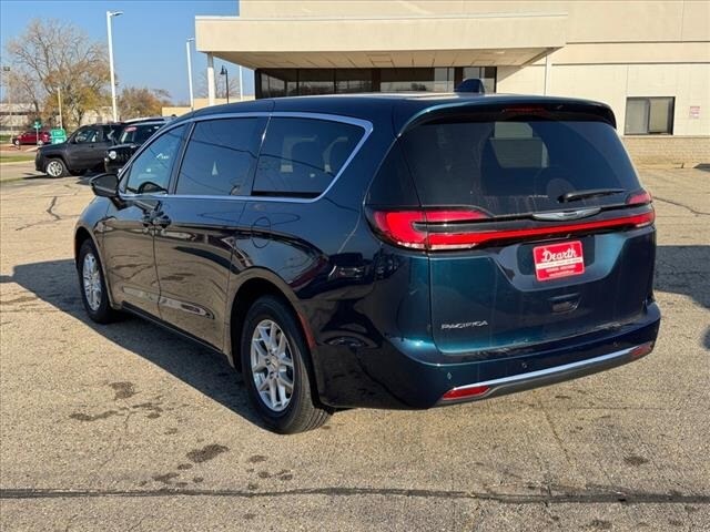 2025 Chrysler Pacifica photo 3
