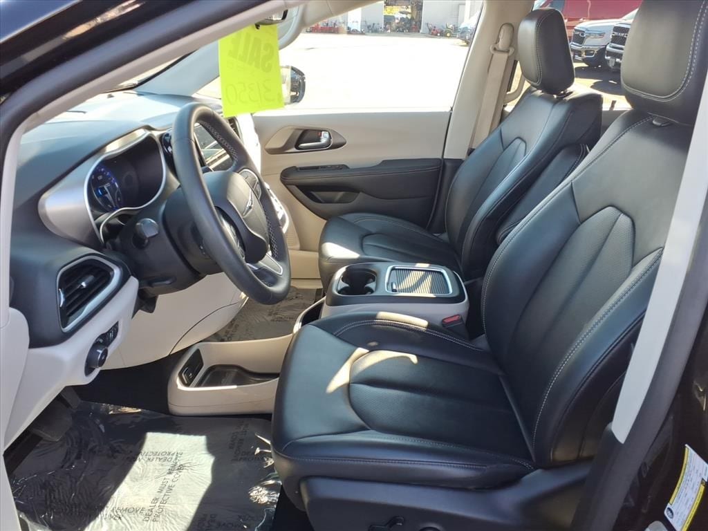 Used 2024 Chrysler Pacifica Touring L Van Passenger Van